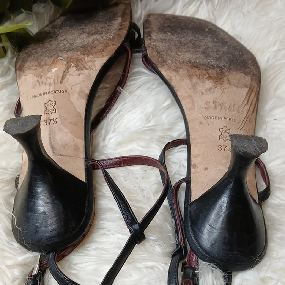 Elegant Black Strappy Women's Heels - Picture 8 of 16